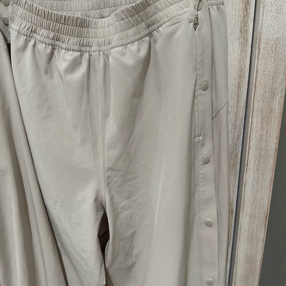 Lululemon Tracksuit Size 8 Mojave Tan Glyde jacket and tear away track pants - Picture 4 of 6